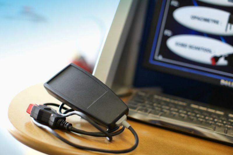 Máy phân tích khí xả động cơ xăng Capelec CAP3201-G