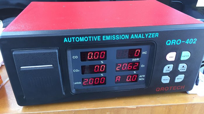 Máy đo khí xả động cơ xăng Qrotech QRO-402 Máy đo khí xả động cơ xăng Qrotech QRO-402